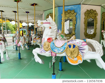 遊樂園裡的昭和復古旋轉木馬 116567836