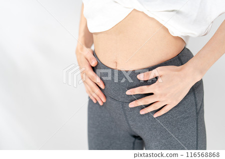腰部 腹肌 便秘 女性 116568868