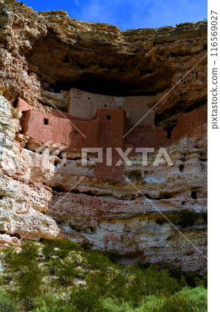 Montezuma's Castle Indian Ruins Cliff Dwelling, Arizona 116569027