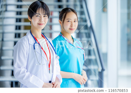 Young doctors and nurses working in hospitals 116570853