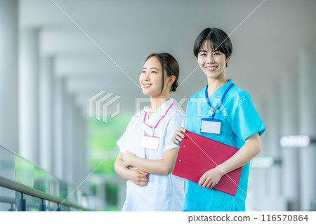 Young women, medical staff, nurses, caregivers, trainers 116570864