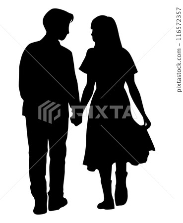 一對情侶手牽手散步，互相看著對方的剪影 116572357