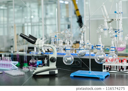 Microscope and set of glassware 116574275