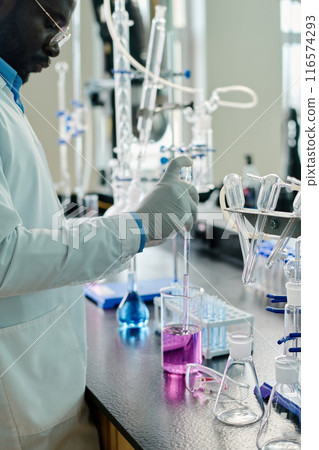 Carrying out clinical experiment 116574293