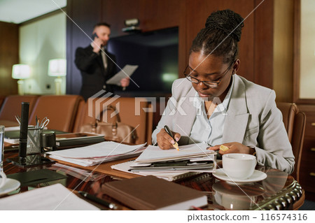 Underlining main points of contract 116574316