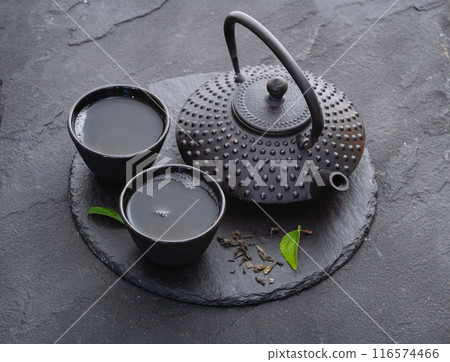 Green Tea with japanese teapot and leaves 116574466