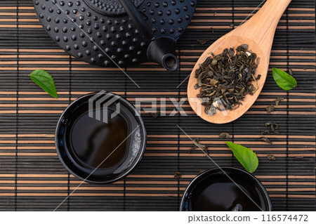 Green Tea with japanese teapot and leaves 116574472