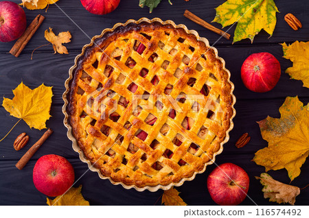 Homemade autumn apple pie . Traditional Thanksgiving day dessert 116574492