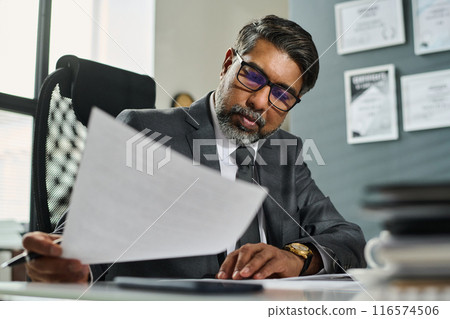 Reading terms and conditions of contract Reading terms and conditions of contract 116574506