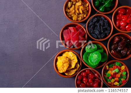 Group of dried and candied fruit in bowl 116574557