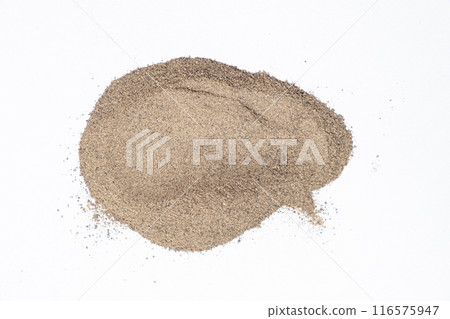 Smear of ground black pepper on white background isolate, creativity in cooking, spice texture. 116575947