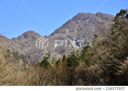 Mt. Omuroyama in Tanzawa, Inukoshoji South Course, View of Kokogai and Okogai from Yokizawa 116577957
