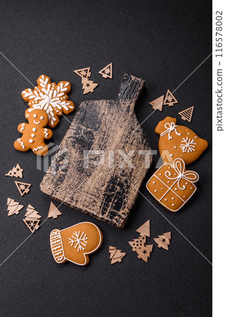 Empty wooden cutting board with Christmas decor elements Empty wooden cutting board with Christmas decor elements 116578002