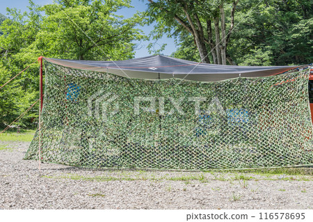 [Auto campsite: Tarp setup complete] 116578695
