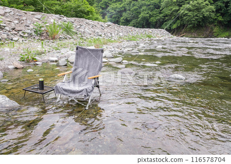 [Cool in the Doshi River along the auto campsite] 116578704