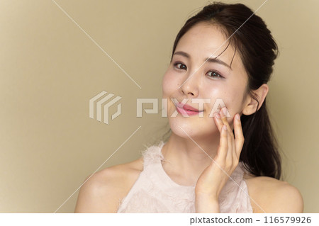 Women's makeup skin care 116579926
