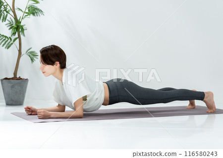 A woman doing yoga 116580243