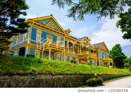 Fresh greenery and the former Hakodate Ward Public Hall 116580336