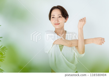 Women stretching Women stretching 116580404