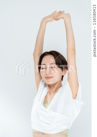 Women stretching 116580413