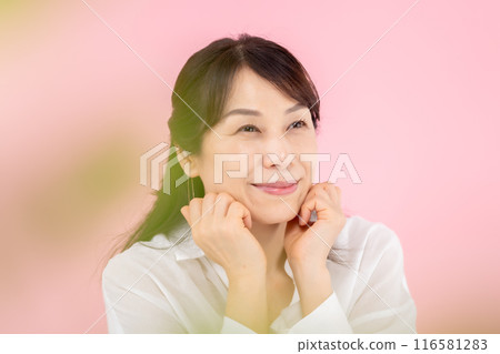Portrait of a woman in her 50s Portrait of a woman in her 50s 116581283