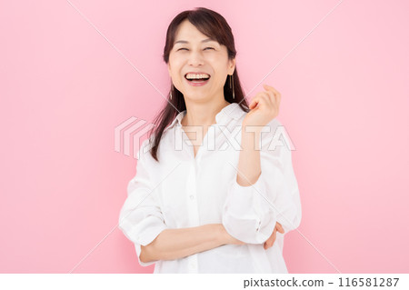 50 多歲的女人肖像 116581287