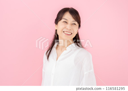 50 多歲的女人肖像 116581295