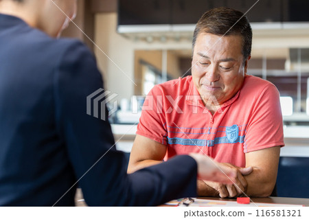 銷售小姐 產品說明 商務洽談 銷售小姐 產品說明 商務洽談 116581321