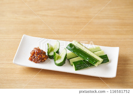 Moromi miso and sliced cucumber 116581752