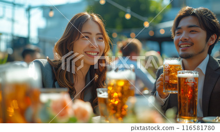 A toast with a beer garden 116581780