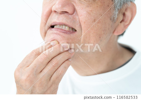 老年男性鬍鬚下垂 116582533