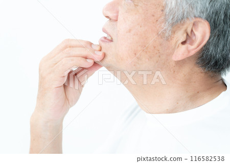 老年男性鬍鬚下垂 116582538