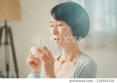 female, females, lady 116583526