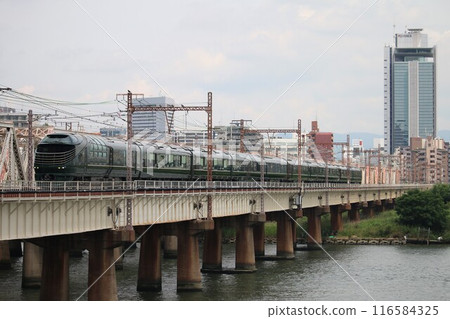 [JR West] 87 Series "TWILIGHT EXPRESS Mizukaze" (JR Kyoto Line: Shin-Osaka to Osaka) 116584325