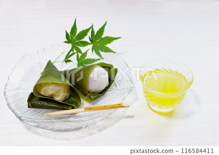 Summer cold tea and summer-only Japanese sweets 116584411
