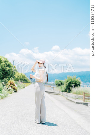 Korean fashion young girl 116584712