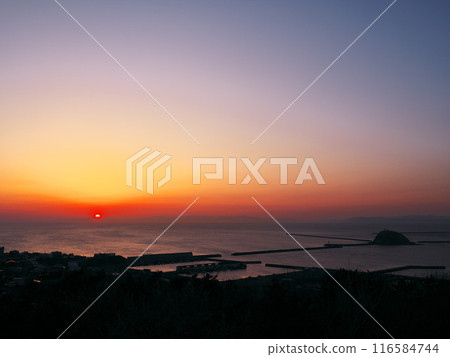 早春時節，從室蘭市宿津公園的展望台觀賞噴香灣的夕陽 116584744