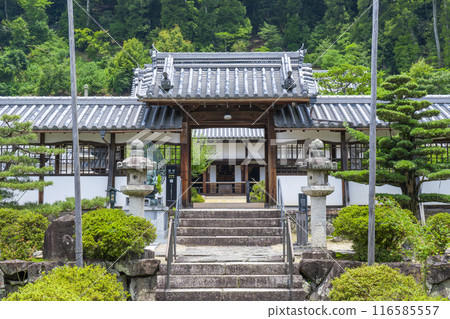 Koshoji Temple: The lecture hall seen from the Yakuimon Gate (Uji, Kyoto Prefecture) 116585557