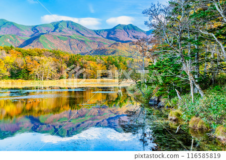 Hokkaido: Shiretoko Five Lakes in Autumn - Two Mirror Lakes and the Shiretoko Mountain Range Hokkaido: Shiretoko Five Lakes in Autumn - Two Mirror Lakes and the Shiretoko Mountain Range 116585819