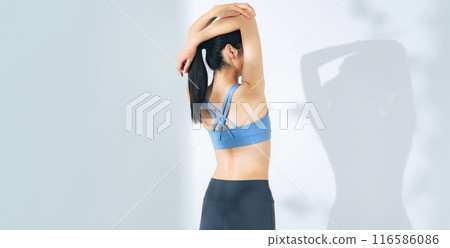 伸展的女人形象身體護理飲食 伸展的女人形象身體護理飲食 116586086