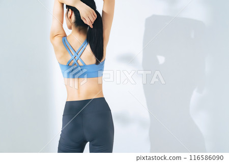 伸展的女人形象身體護理飲食 伸展的女人形象身體護理飲食 116586090
