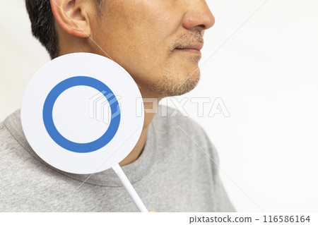 Man holding a round plate on white background Man holding a round plate on white background 116586164