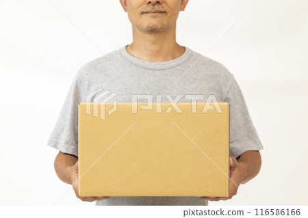 Male white back with cardboard box 116586166