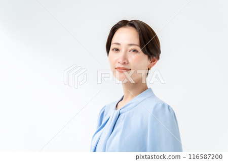 Business female portrait 116587200