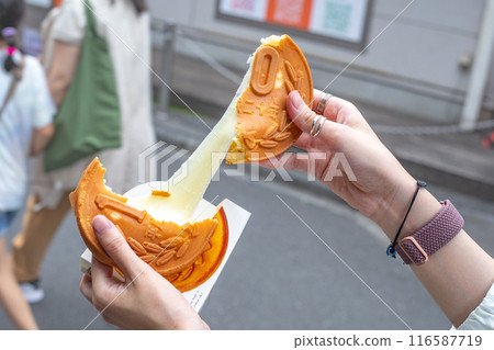 10 yen bread 10 yen bread 116587719
