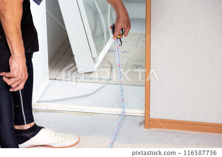 Floors in wet areas (washrooms and dressing rooms) of used homes 116587736