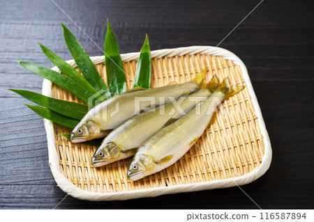 漏勺上的香魚 116587894