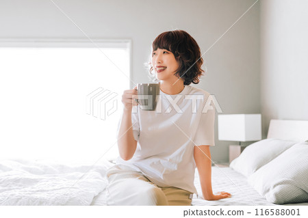 Japanese woman drinking a drink in bed Japanese woman drinking a drink in bed 116588001