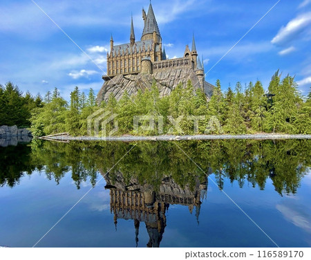Hogwarts Castle reflected in the water Hogwarts Castle reflected in the water 116589170