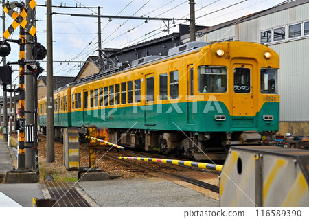 富山地方鐵路 南瓜列車 平交道 屏障平交道警報 富山地方鐵路 南瓜列車 平交道 屏障平交道警報 116589390